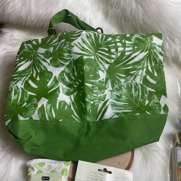 Assorted Beauty Towel Bundle - Picture 6 of 6